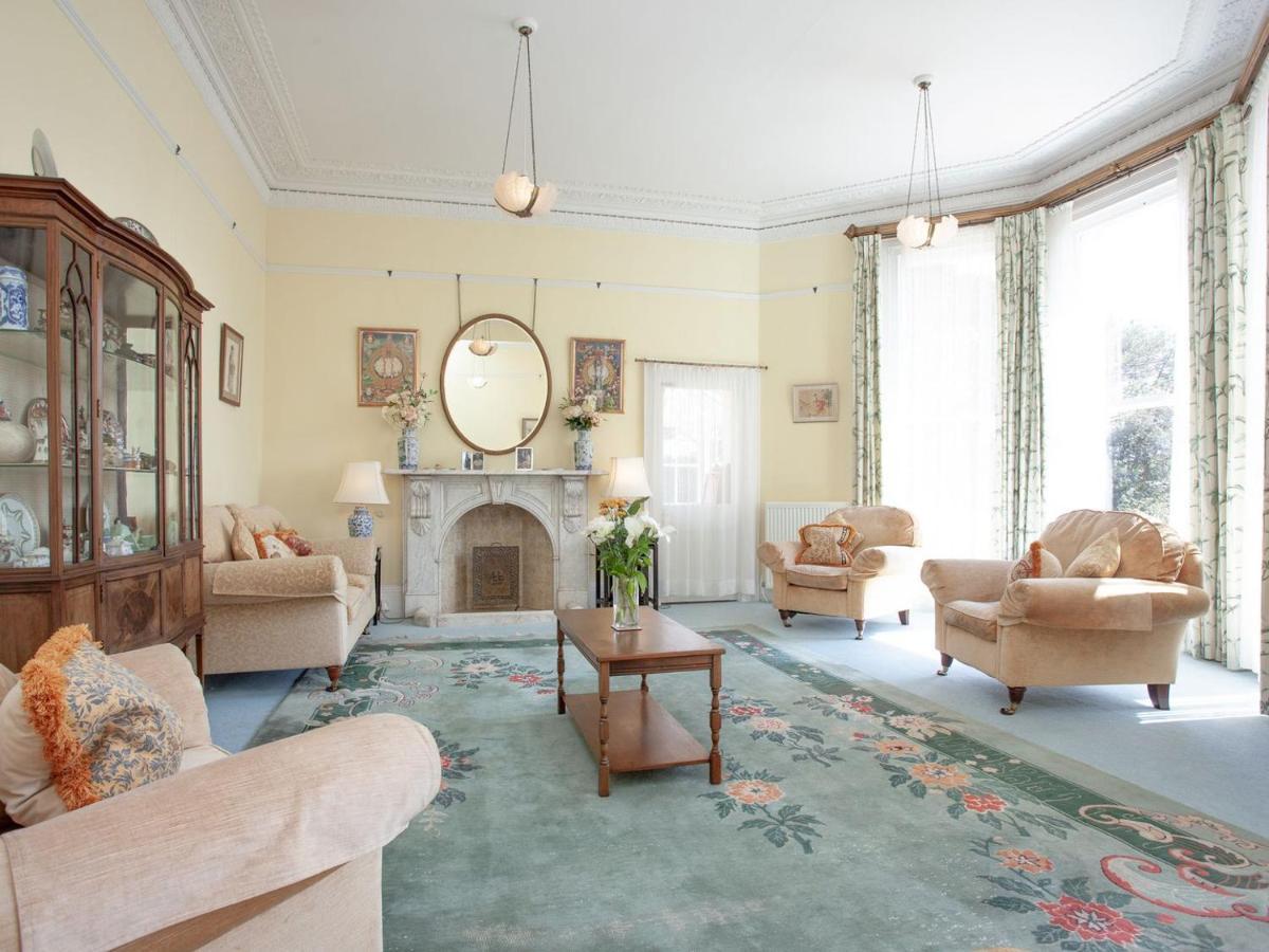 Longcroft House Holiday home *