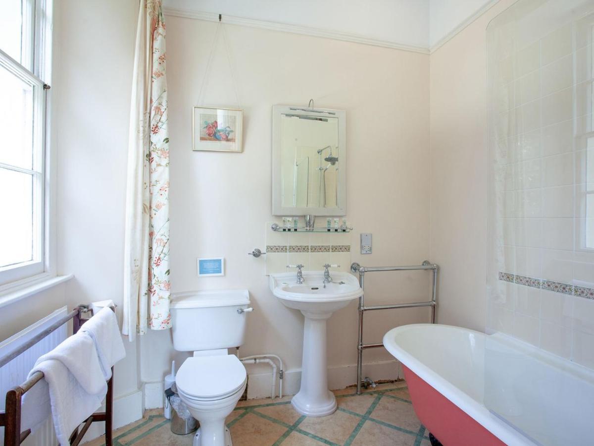 Longcroft House *